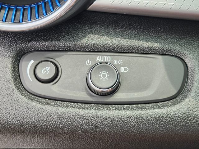 Used 2025 Chevrolet Trax LT FWD image 21