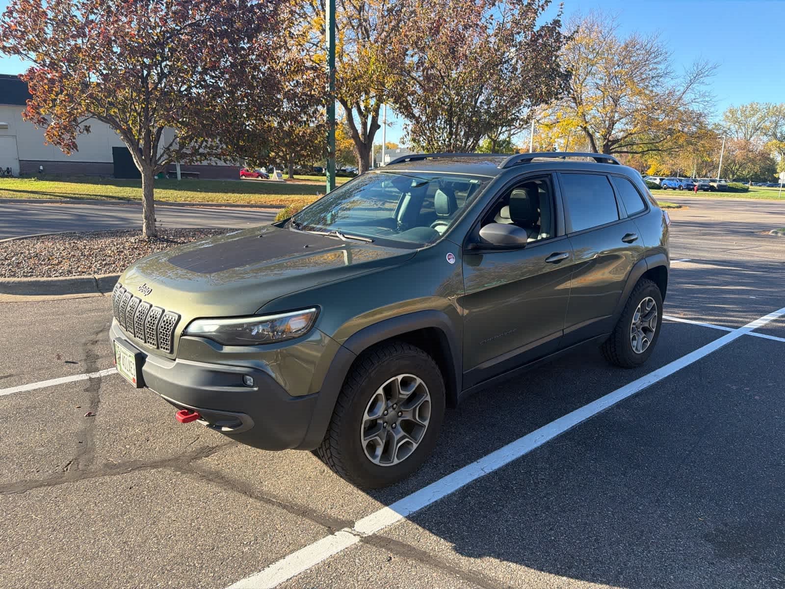 Used 2019 Jeep Cherokee Trailhawk w/ Comfort/Convenience Group AWD/4WD image 3