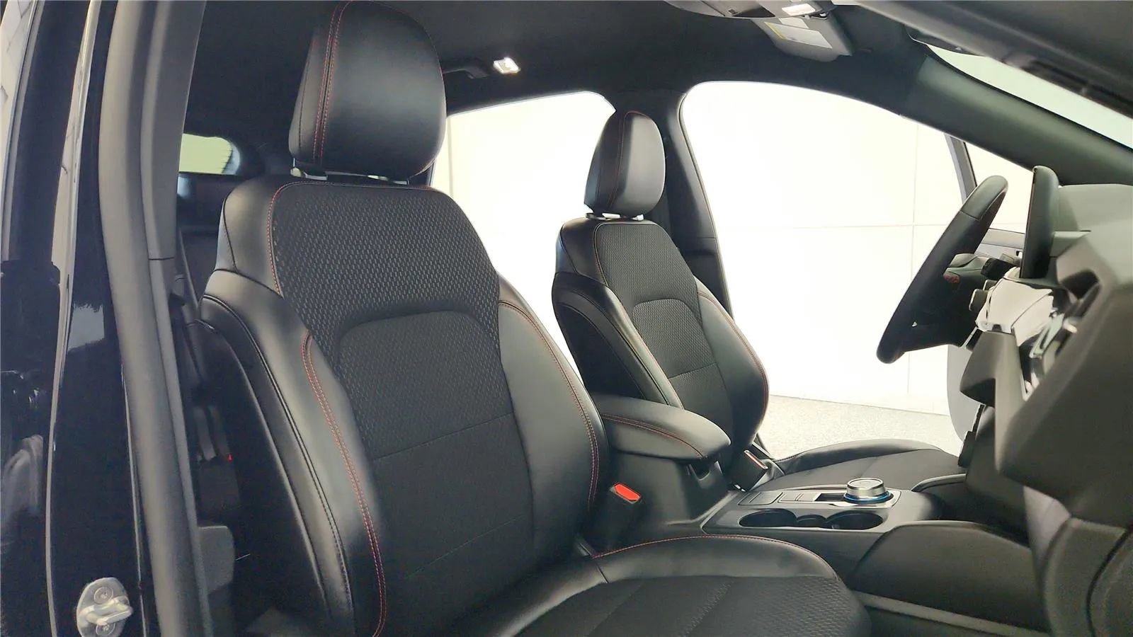 Used 2025 Ford Escape ST-Line image 37