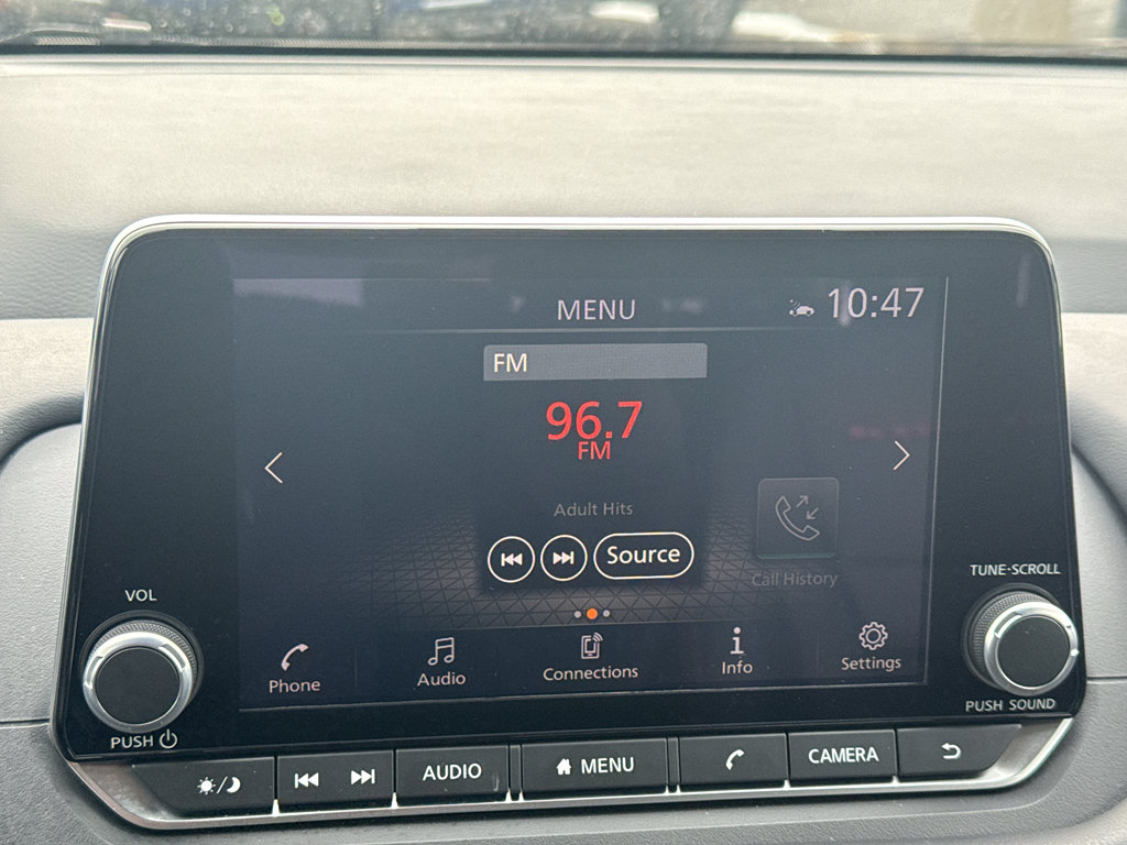 Used 2025 Nissan Rogue SV image 18