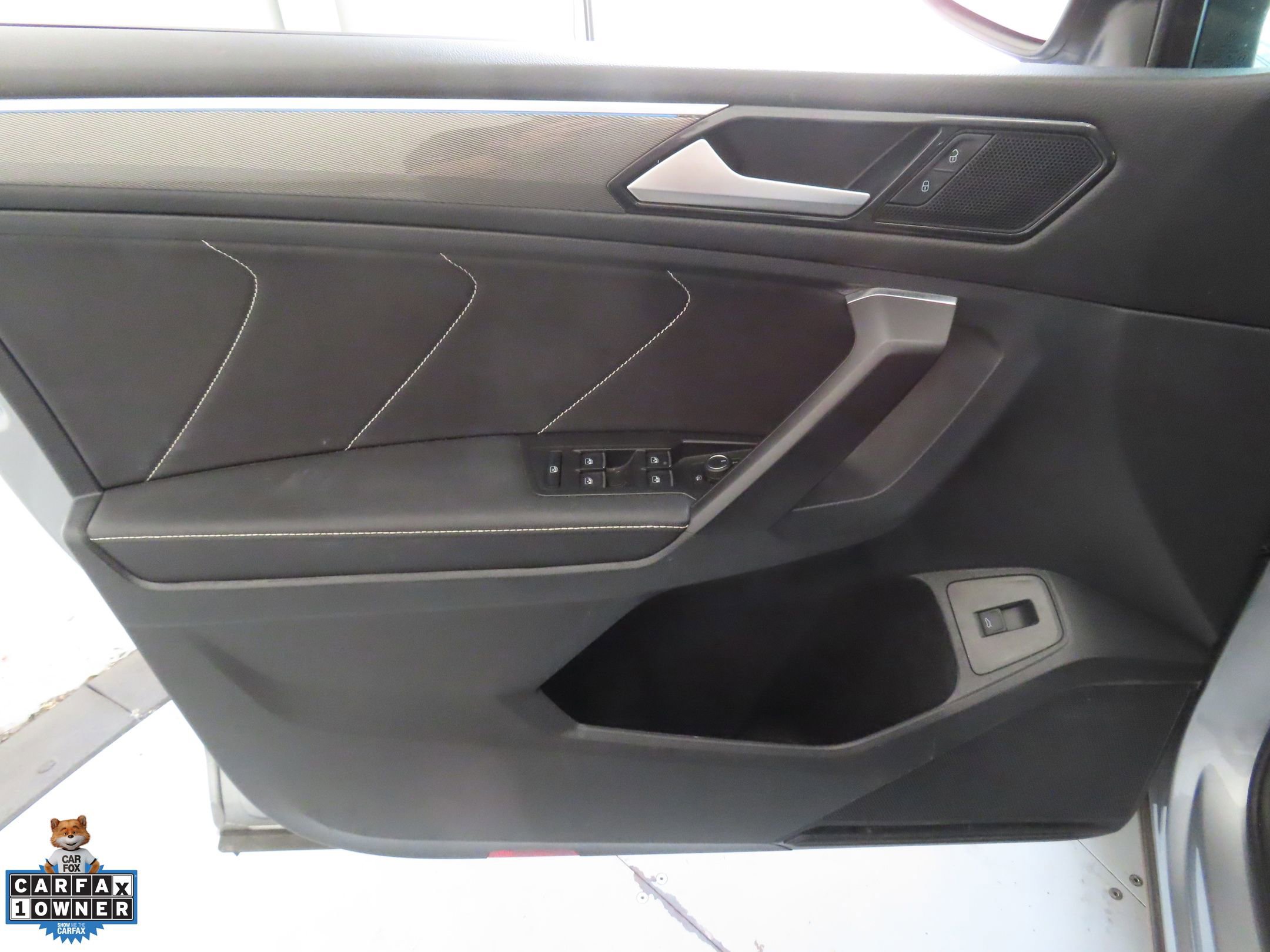 Used 2022 Volkswagen Tiguan SE R-Line FWD image 10