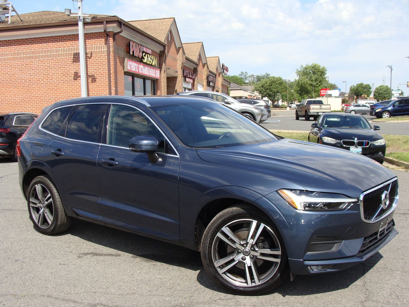 Used 2021 Volvo XC60 T5 Momentum w/ Premium Package
