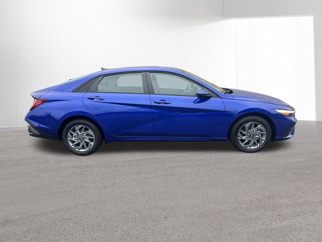 New 2026 Hyundai Elantra Blue image 39