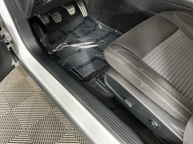 Used 2017 Dodge Challenger R/T w/ Blacktop Package RWD image 15