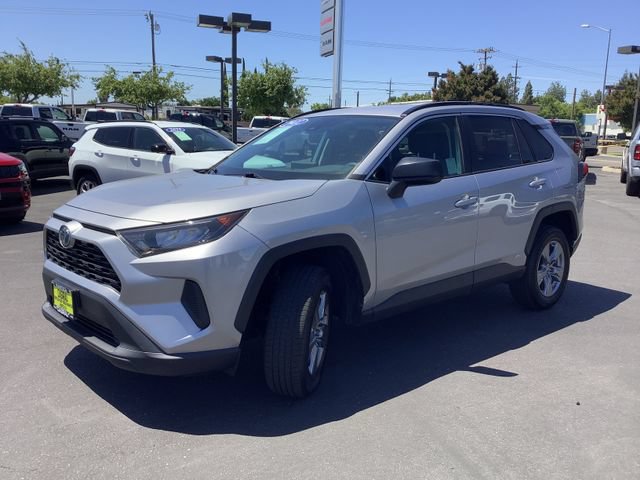 Used 2022 Toyota RAV4 LE AWD/4WD image 5