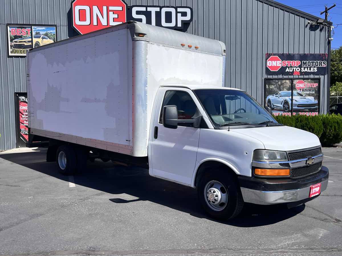 Used 2015 Chevrolet Express 3500 Extended w/ Chrome Appearance Package RWD image 2