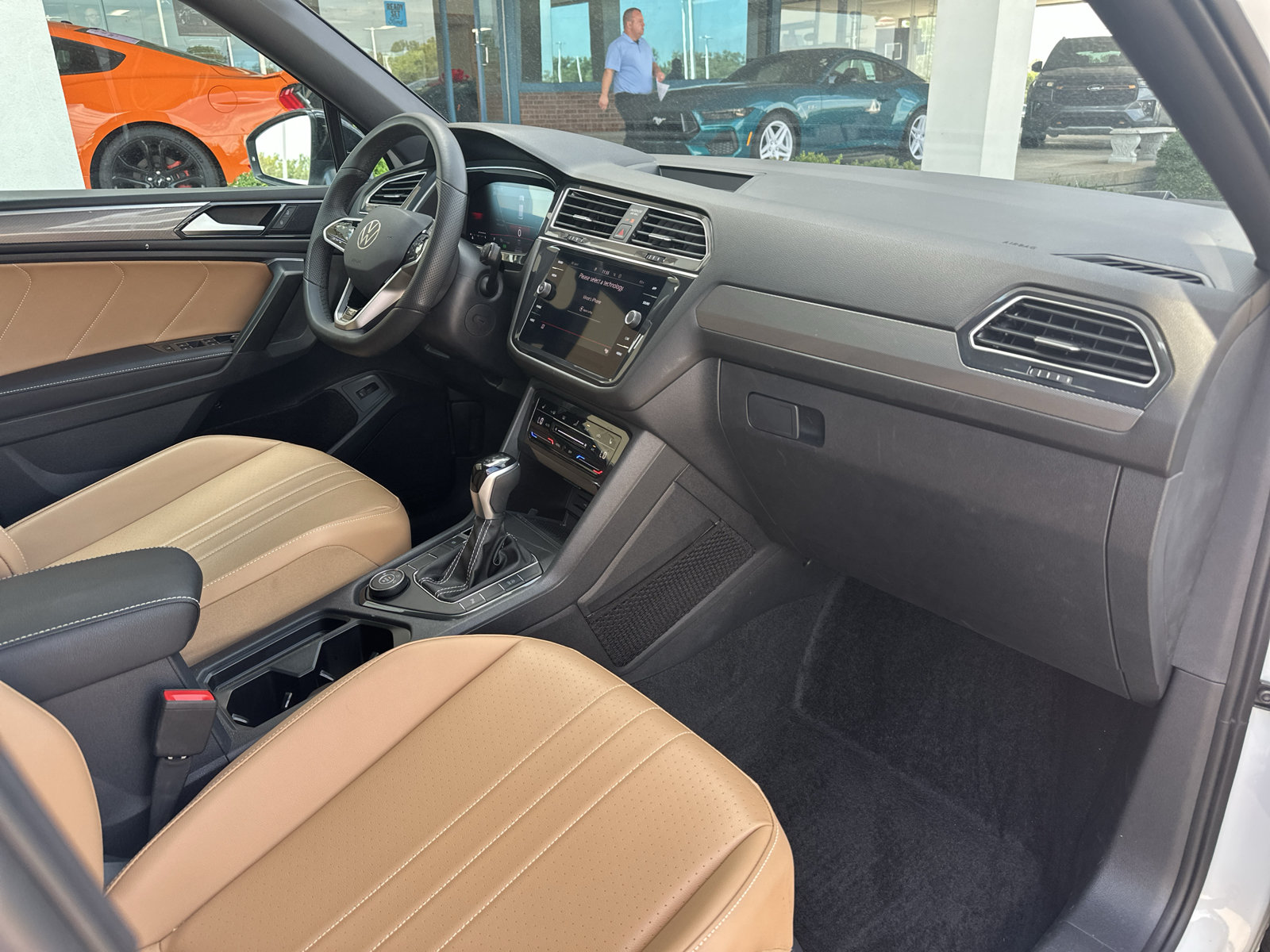 Used 2024 Volkswagen Tiguan SE R-Line AWD/4WD image 30