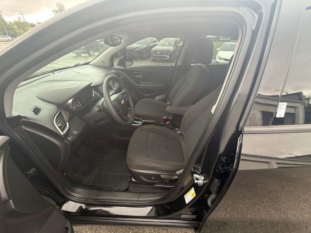 Used 2021 Chevrolet Trax LS AWD/4WD image 11