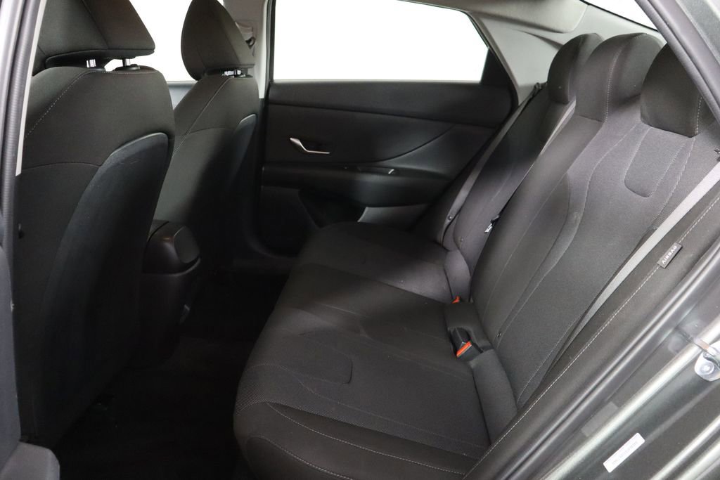 Used 2025 Hyundai Elantra SE FWD image 16