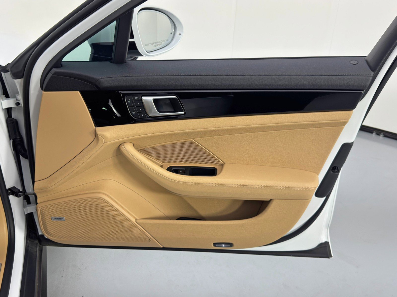 Used 2023 Porsche Panamera 4 image 46