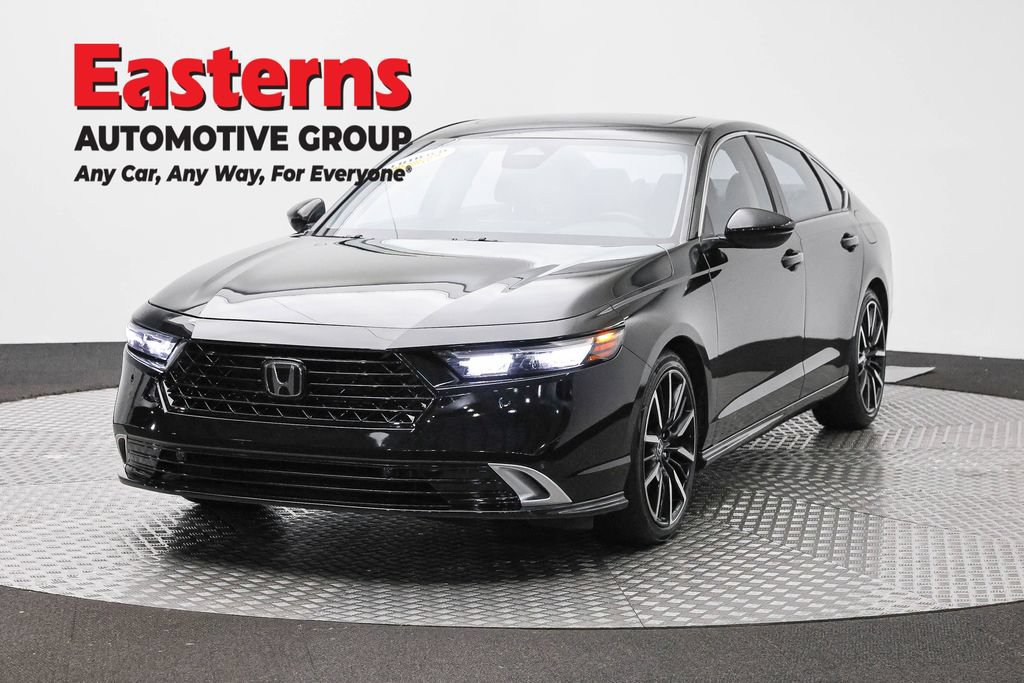 Used 2023 Honda Accord Touring image 1