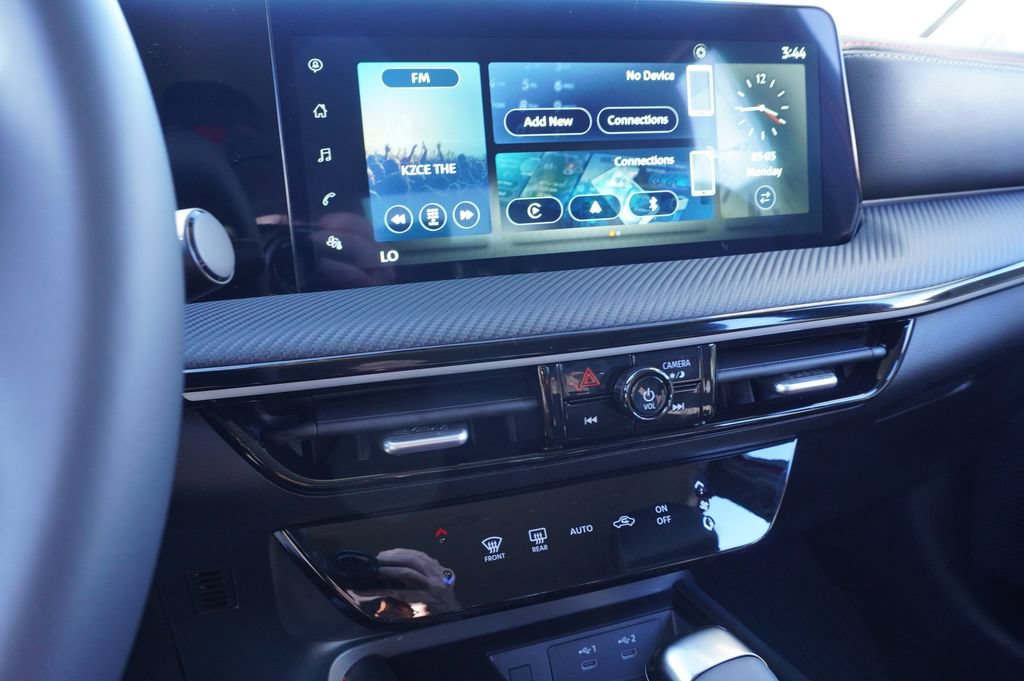 Used 2025 Nissan Kicks SR FWD image 19