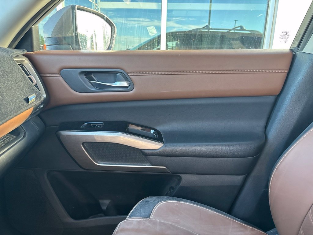 Used 2023 Nissan Pathfinder Platinum AWD/4WD image 4