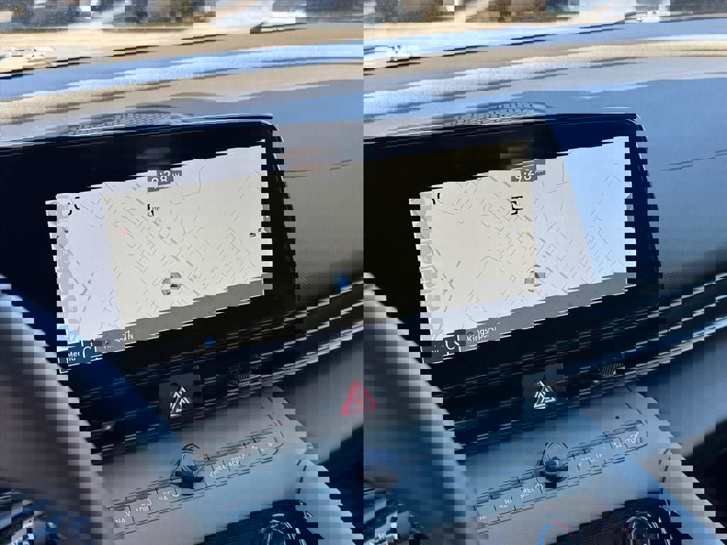 Used 2025 Hyundai Elantra Limited image 27