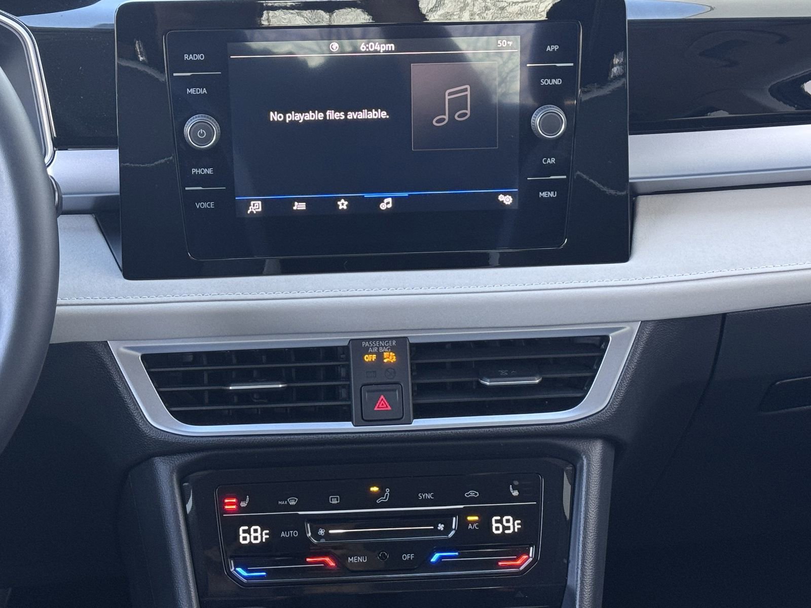 Used 2025 Volkswagen Taos SE image 17