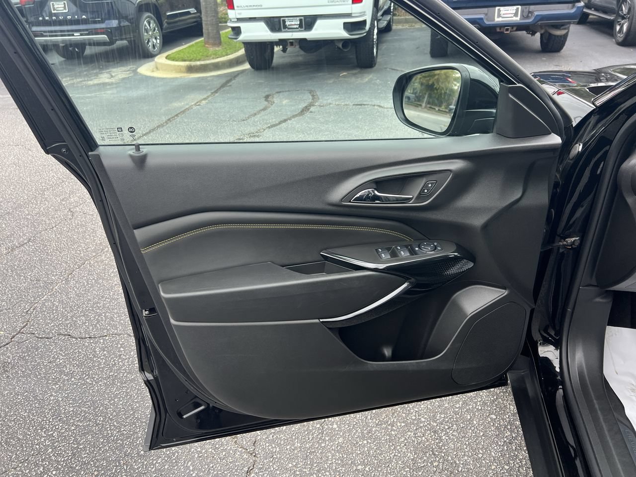 Used 2025 Chevrolet Trax ACTIV w/ Driver Confidence Package FWD image 14