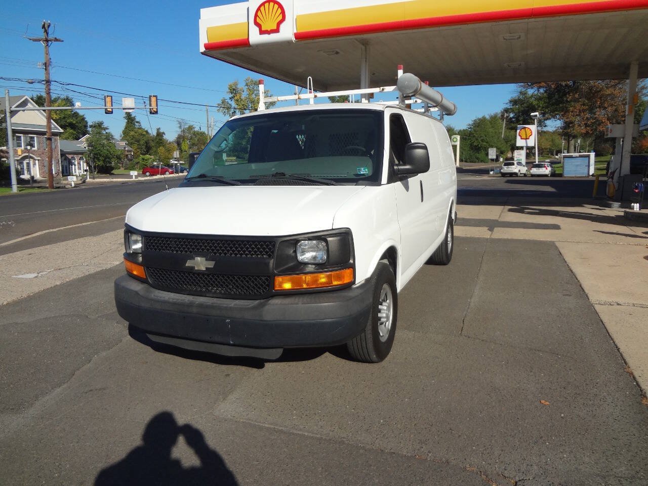 Used 2015 Chevrolet Express 2500 RWD image 2