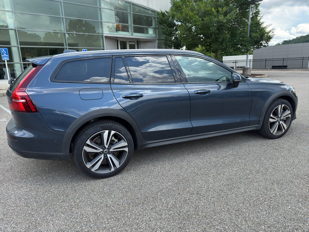 Used 2026 Volvo V60 B5 Cross Country Plus AWD/4WD image 10