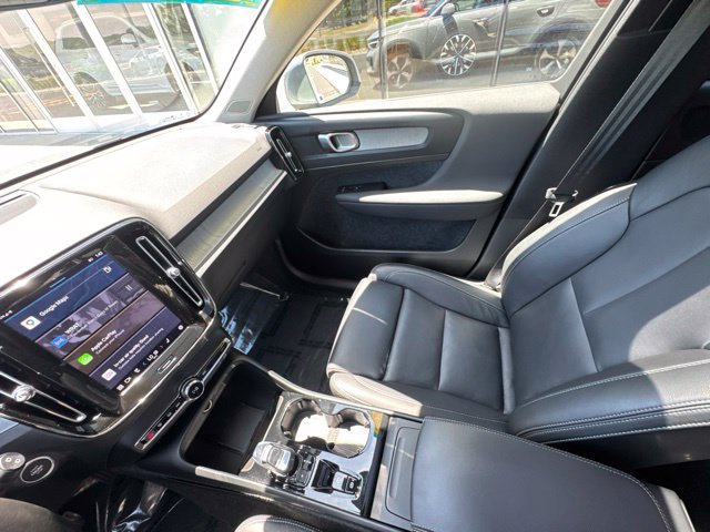 Certified 2025 Volvo XC40 B5 Plus AWD/4WD image 20