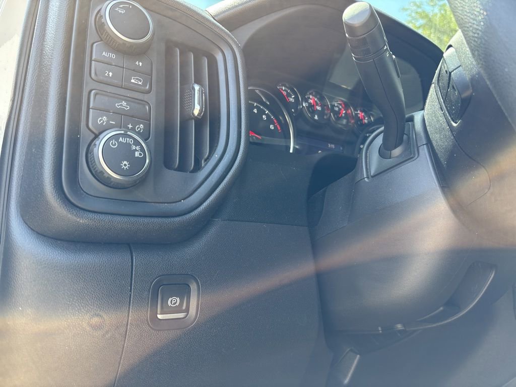 Used 2022 Chevrolet Silverado 1500 Custom w/ Safety Confidence Package AWD/4WD image 9