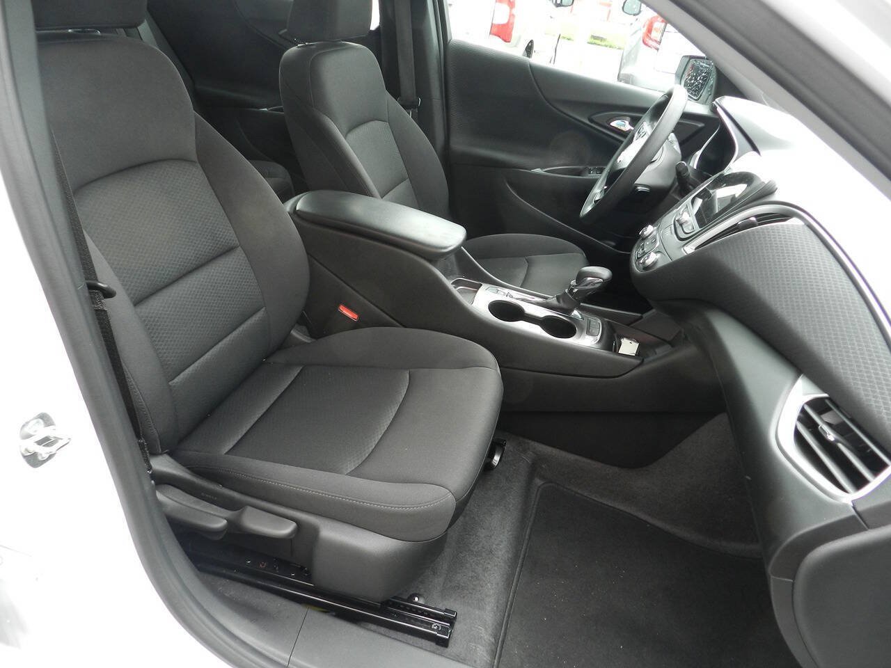 Used 2024 Chevrolet Malibu LS FWD image 11