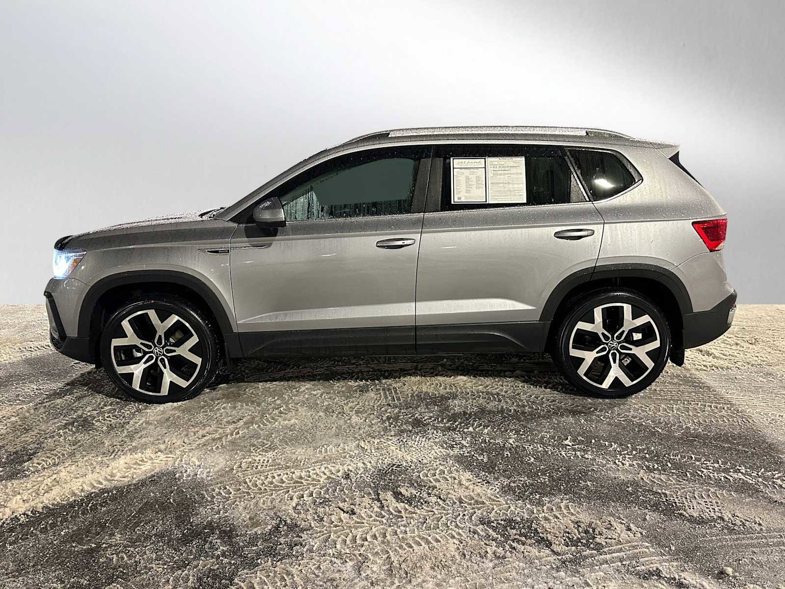 Used 2023 Volkswagen Taos SEL image 5