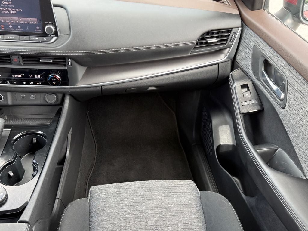 Used 2023 Nissan Rogue SV AWD/4WD image 15