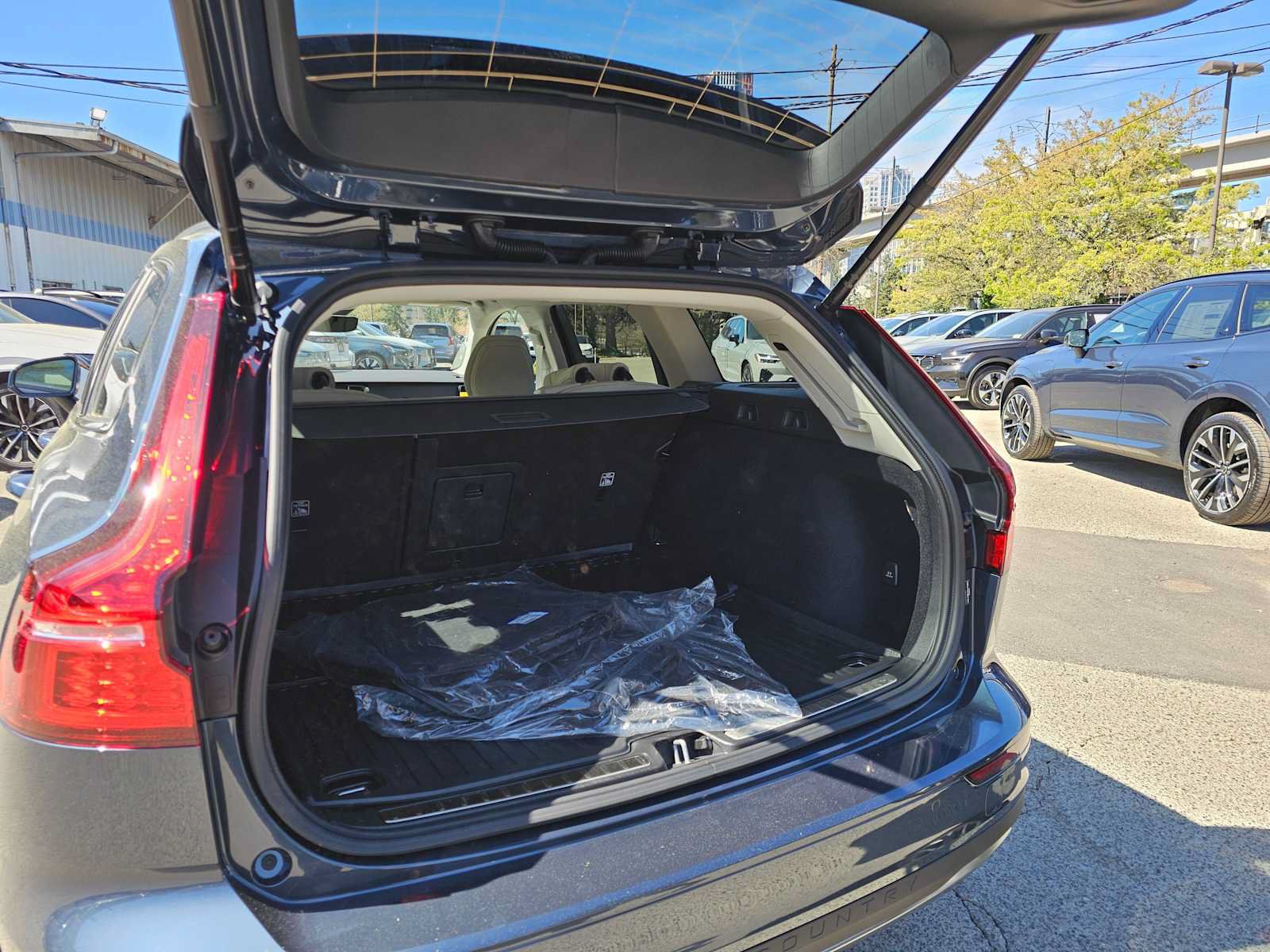 New 2026 Volvo V60 B5 Cross Country Ultra w/ Climate Package AWD/4WD image 15