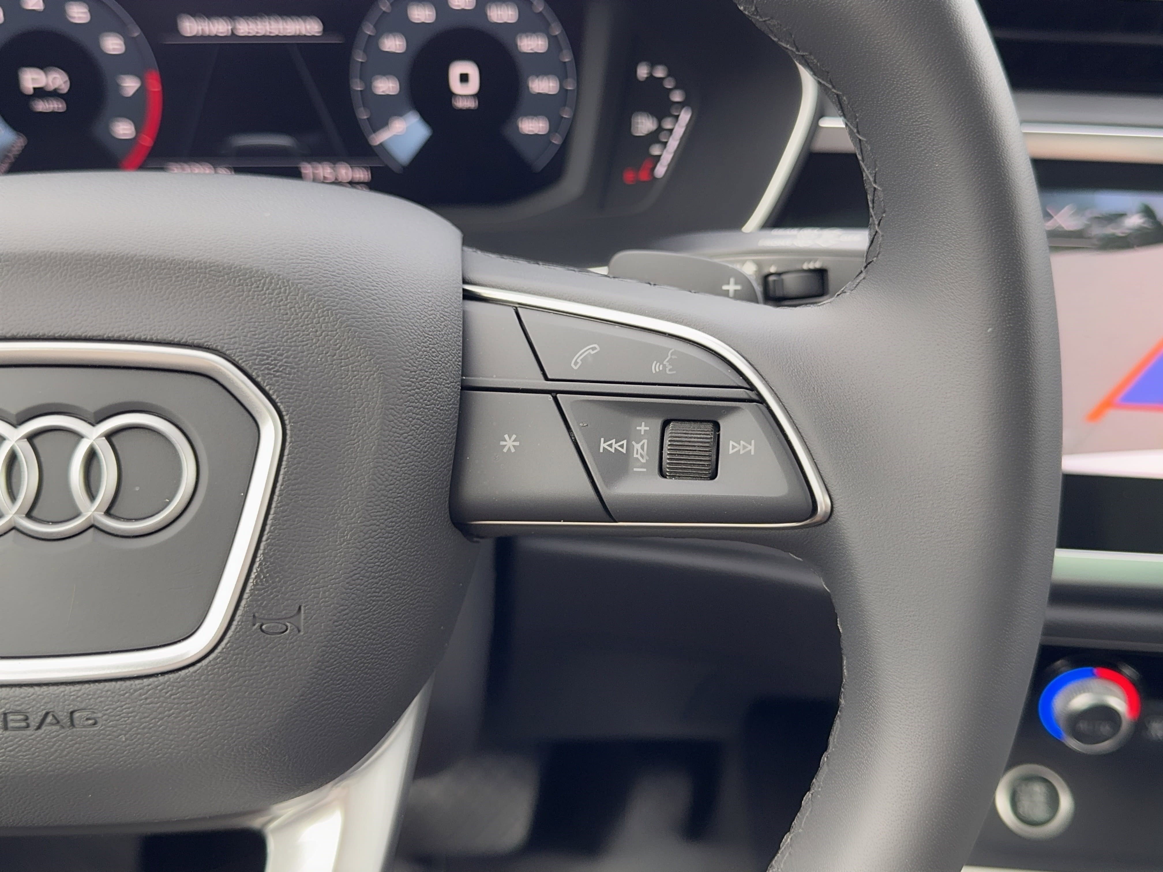 Used 2025 Audi Q3 2.0T Premium w/ Convenience Package AWD/4WD image 22
