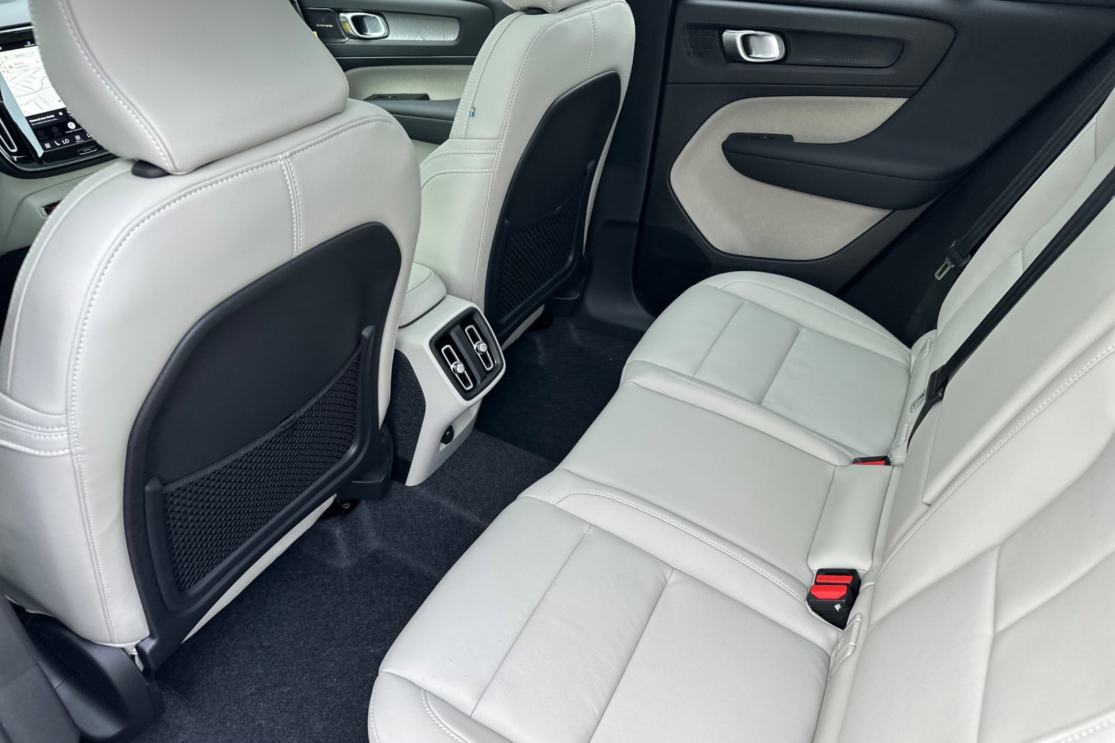 New 2026 Volvo XC40 B5 Plus AWD/4WD image 10