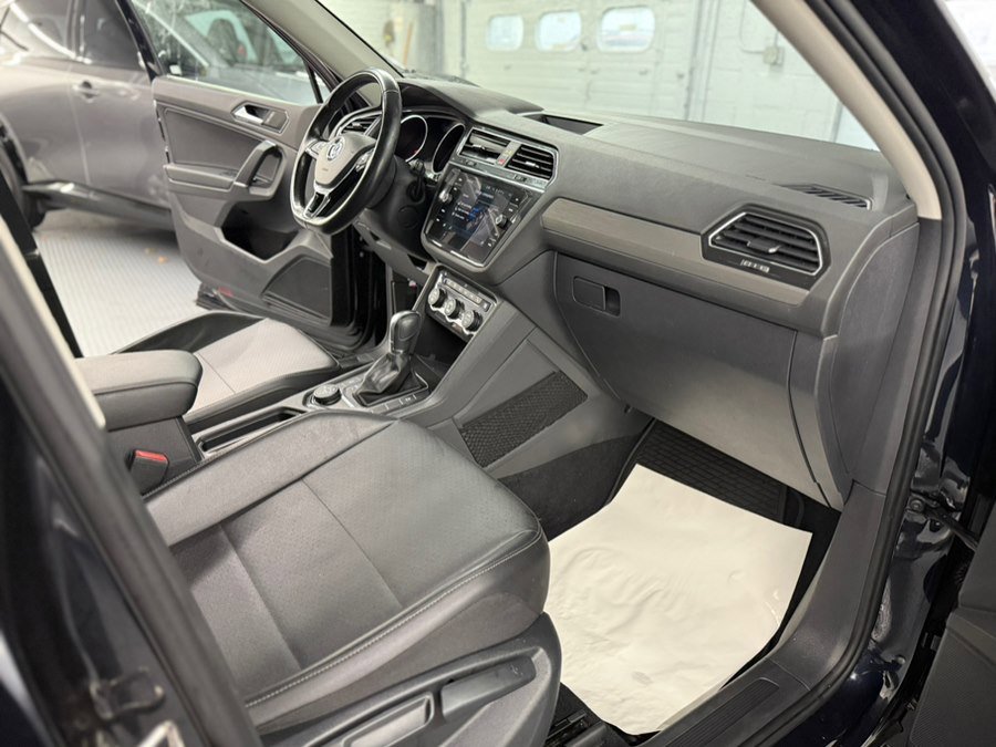 Used 2018 Volkswagen Tiguan SE AWD/4WD image 29