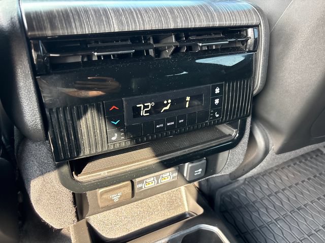 Used 2024 Jeep Wagoneer Series II w/ Rear Seat Video Group 1 AWD/4WD image 14