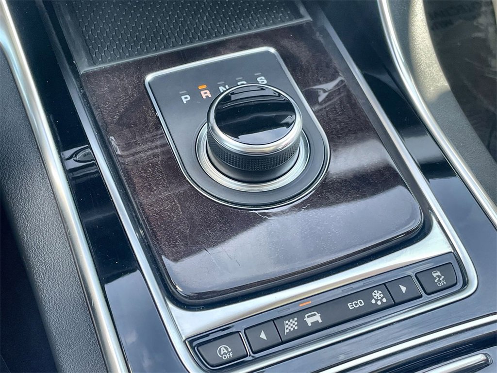 Used 2020 Jaguar XF Prestige image 29