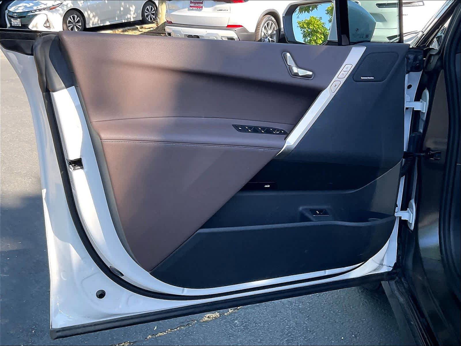 Certified 2023 BMW iX xDrive50 w/ Sport Package AWD/4WD image 23