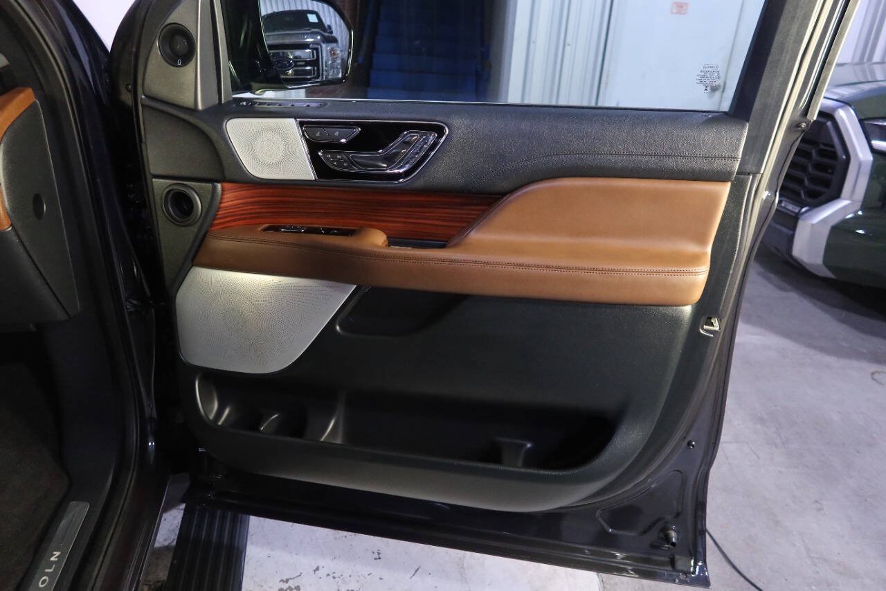 Used 2024 Lincoln Navigator Reserve AWD/4WD image 29