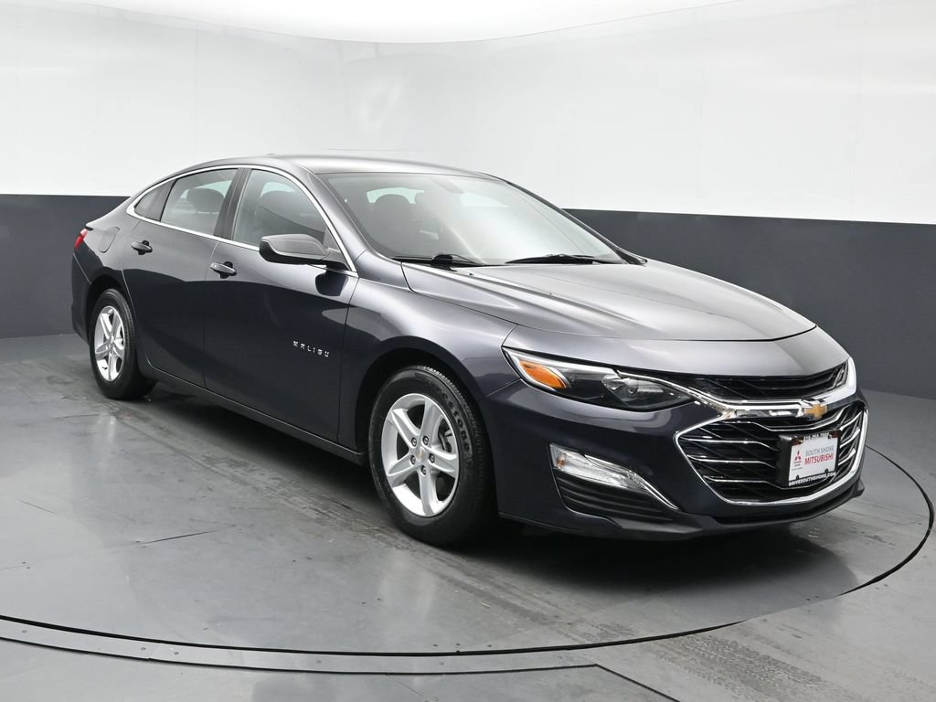 Used 2022 Chevrolet Malibu LS FWD image 2