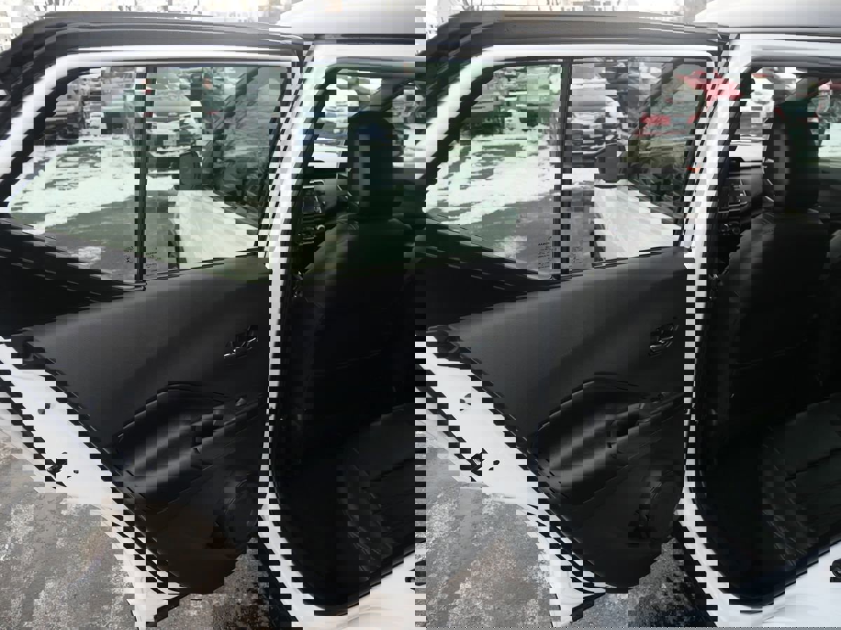 Used 2020 Nissan Kicks SR w/ SR Premium Package image 23