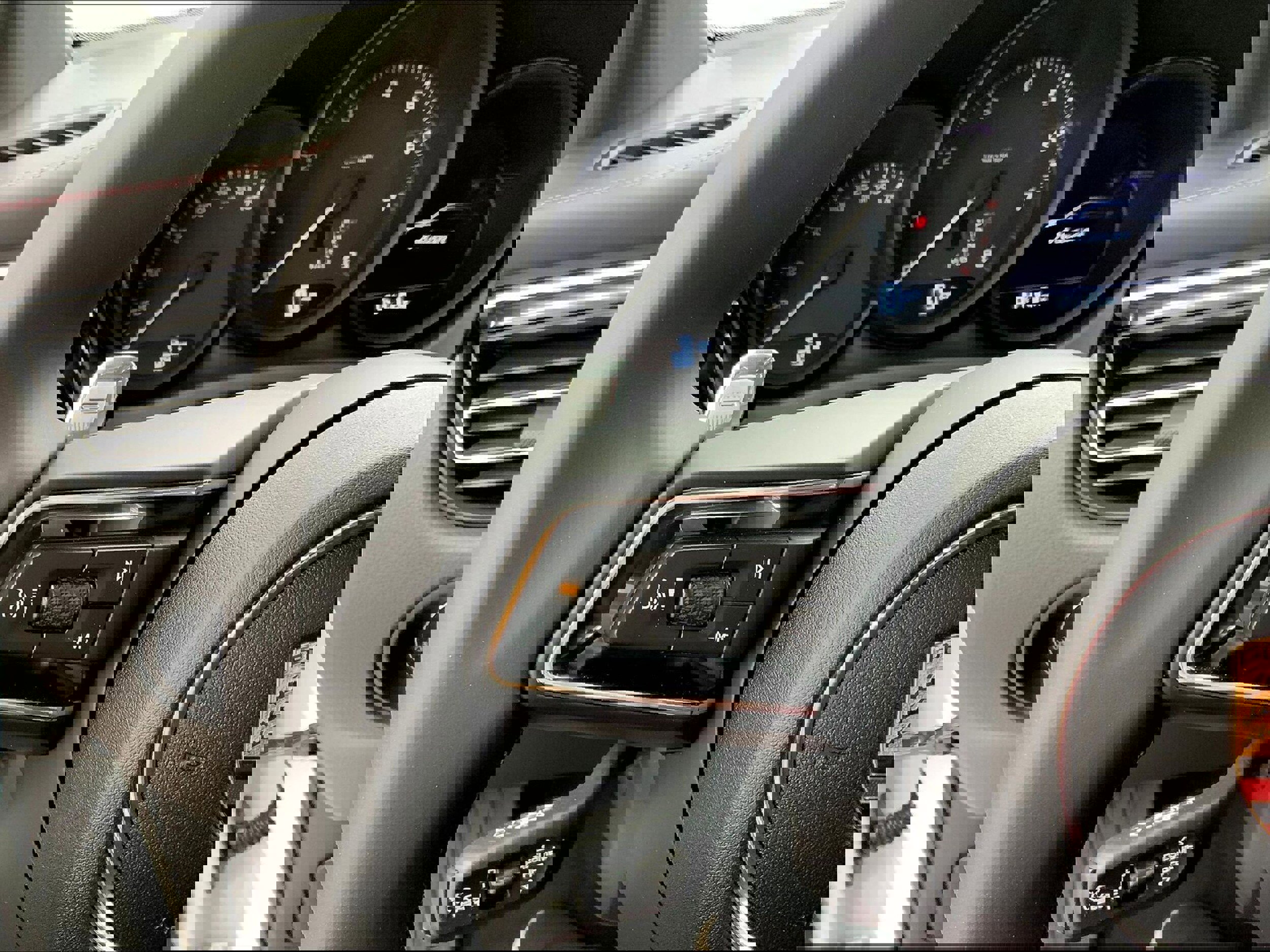 New 2025 Porsche Macan image 13