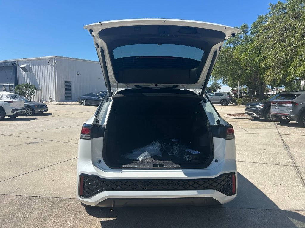 New 2026 Volkswagen Tiguan SE R-Line FWD image 43
