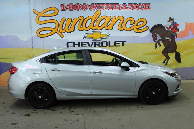 Used 2018 Chevrolet Cruze LT w/ LT Convenience Package FWD image 1