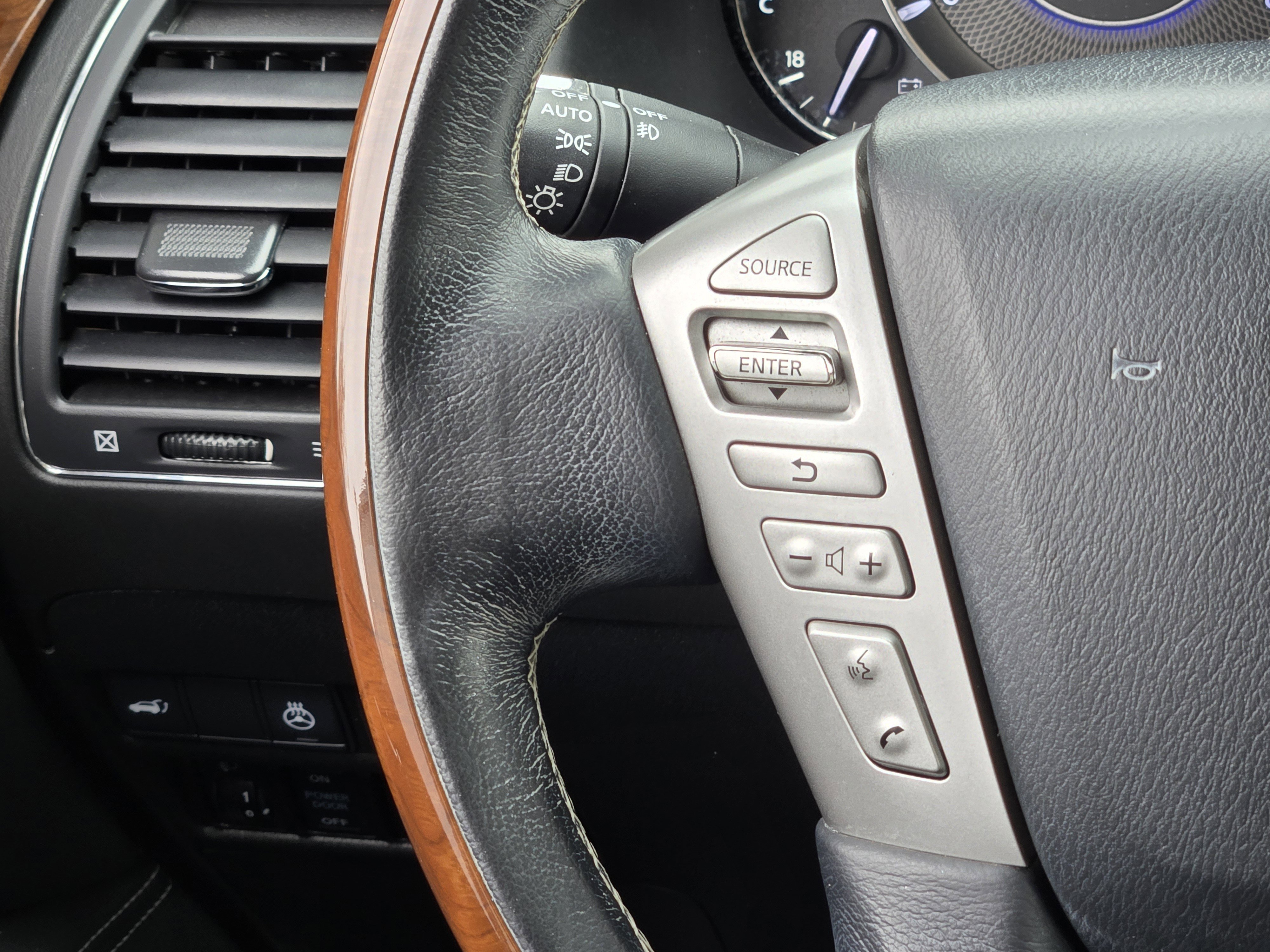 Used 2019 INFINITI QX80 Luxe w/ Proassist Package image 29