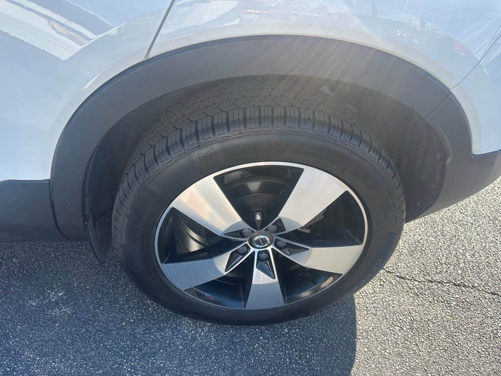 Used 2019 Volvo XC40 T5 Momentum image 8