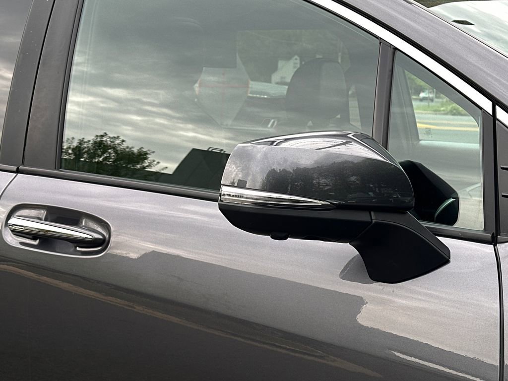 Used 2025 Toyota Sienna Platinum AWD/4WD image 10