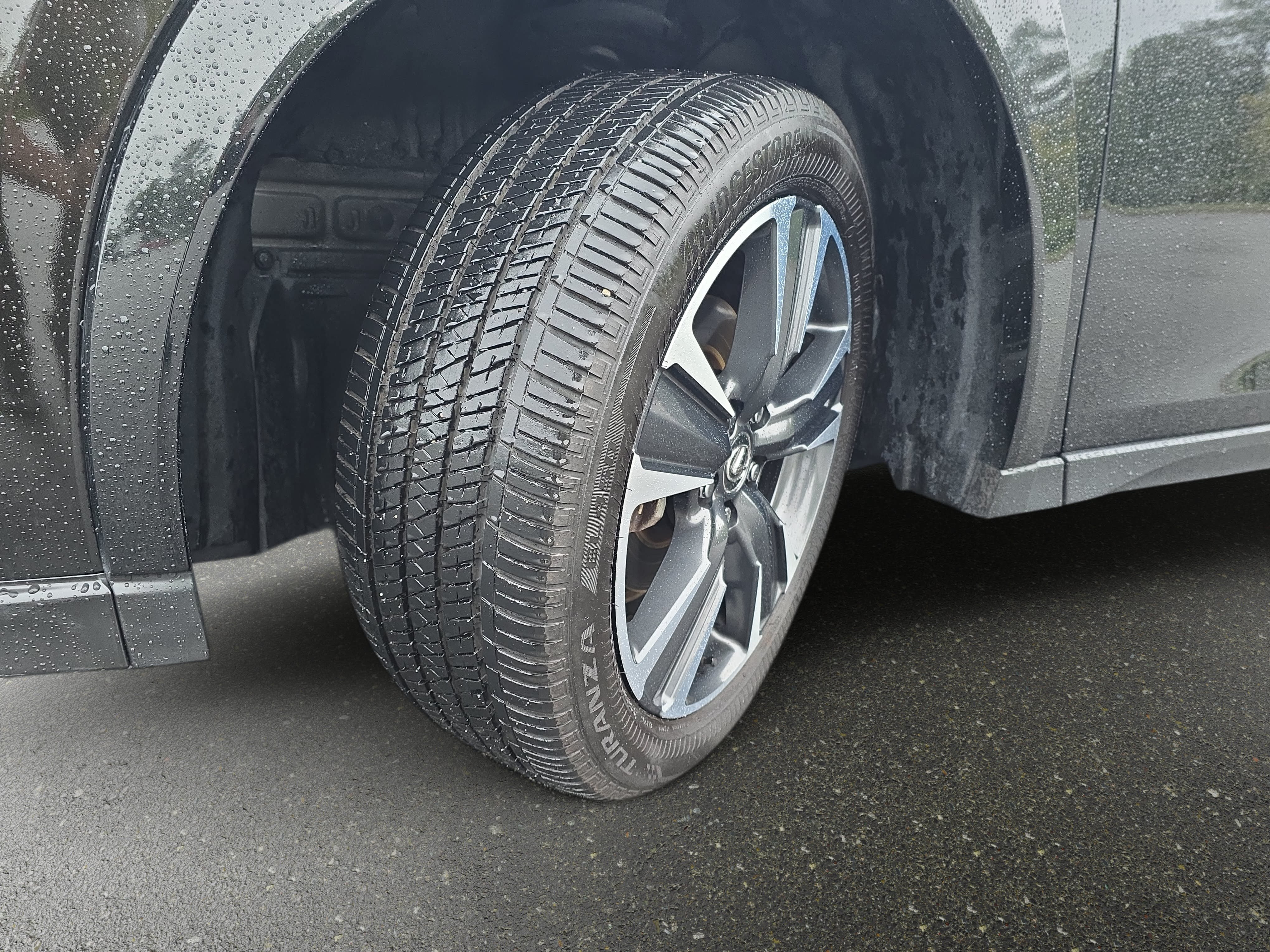 Used 2025 Lexus UX 300h AWD w/ Accessory Package (Z2) image 33