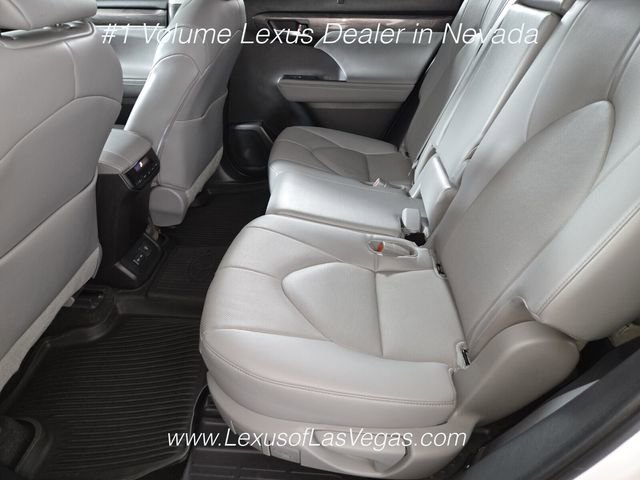 Used 2023 Toyota Highlander Limited AWD/4WD image 16