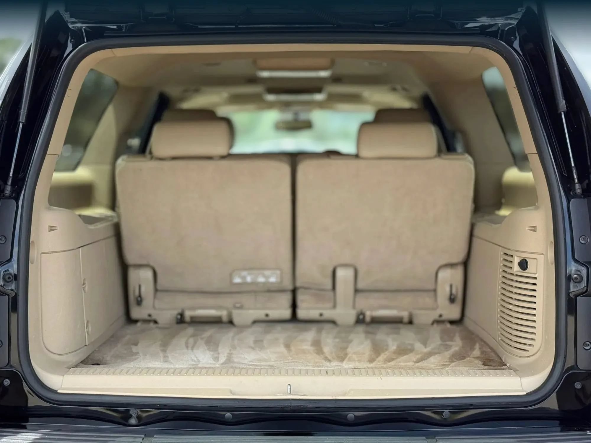 Used 2014 Chevrolet Suburban LT RWD image 27