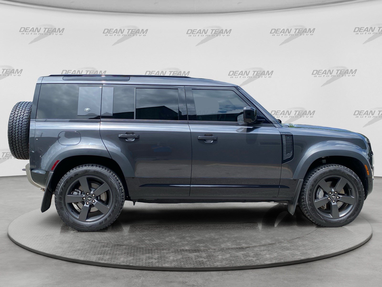 Used 2022 Land Rover Defender 110 X-Dynamic HSE AWD/4WD image 9