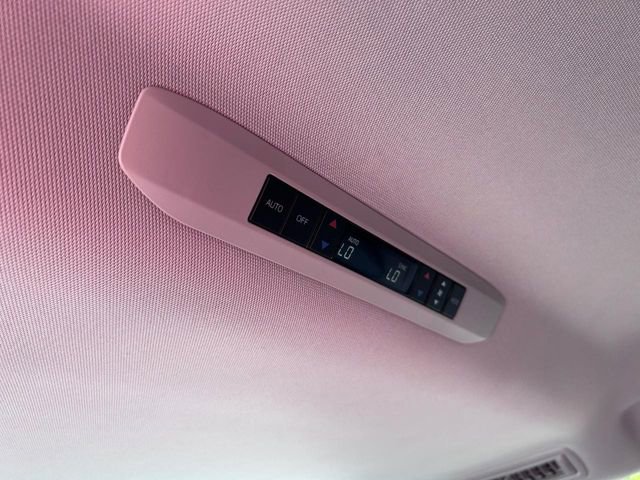 Used 2022 Toyota Sienna XLE w/ XLE Plus Package image 9