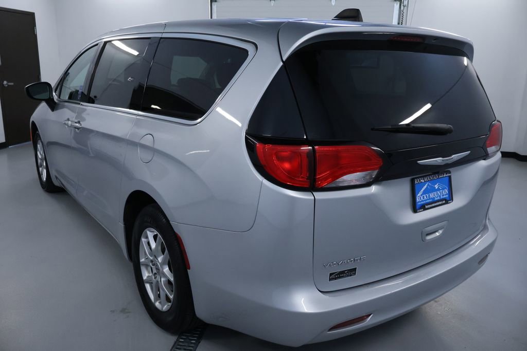 Used 2023 Chrysler Voyager LX FWD image 5