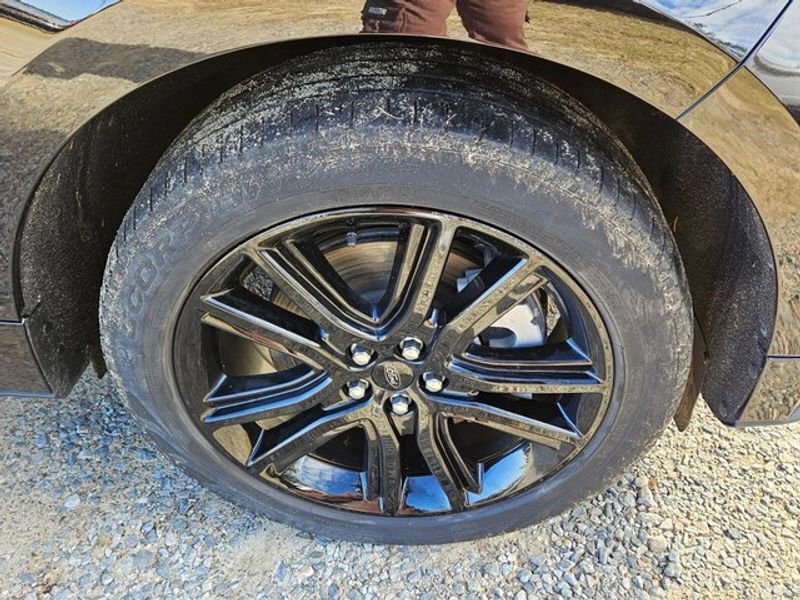 Used 2024 Ford Edge ST-Line image 16